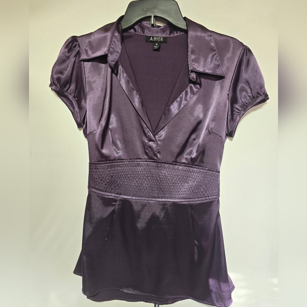 A. Byer V-neck Satin Blouse. Plum. Size M